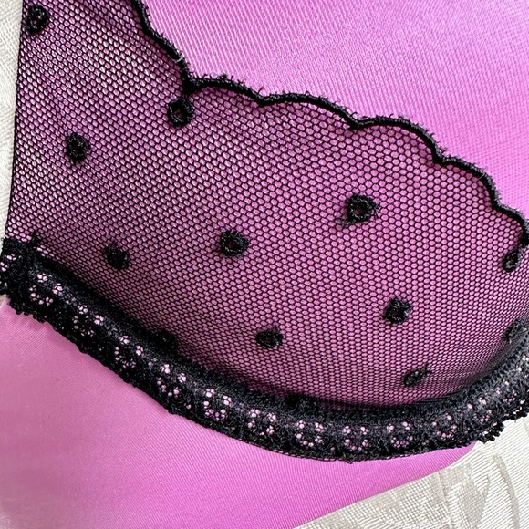 Victoria's Secret Very Sexy Push Up Pink Bra Black Lace Trim Size 32C - Picture 2 of 10